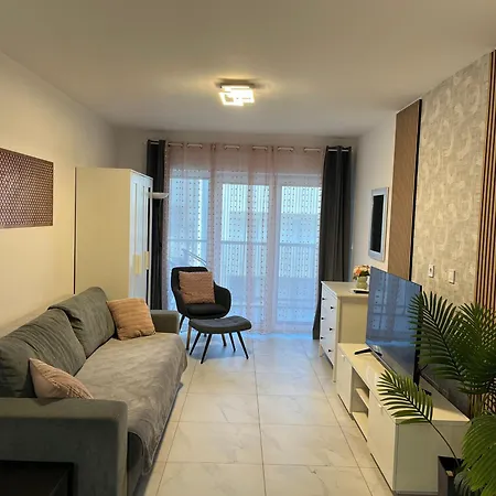 Center-apartment In Heart Of Center شقة ديبريتْسين