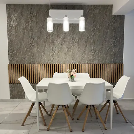 Apartment Center-apartment In Heart Of Center