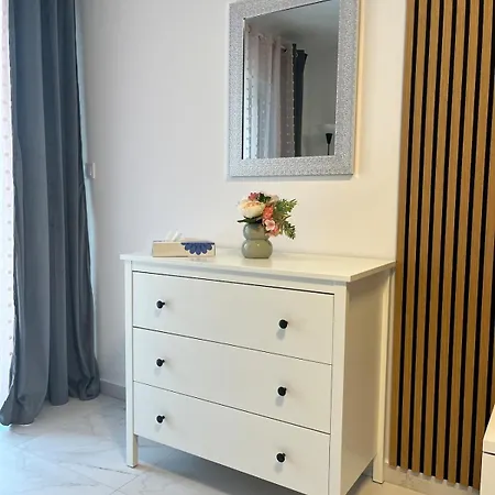 Center-apartment In Heart Of Center شقة