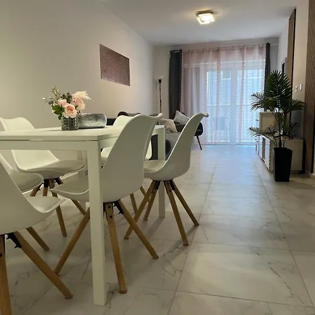 Center-apartment In Heart Of Center *