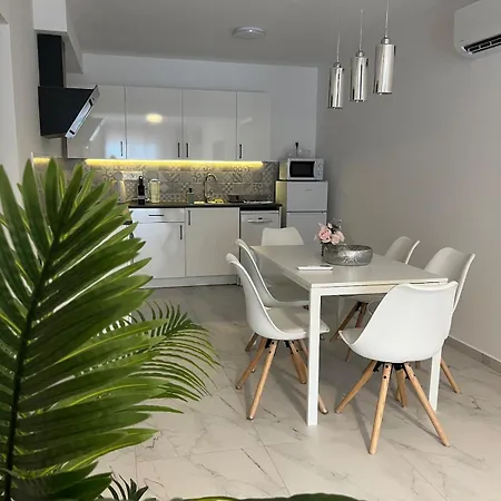 شقة Center-apartment In Heart Of Center ديبريتْسين